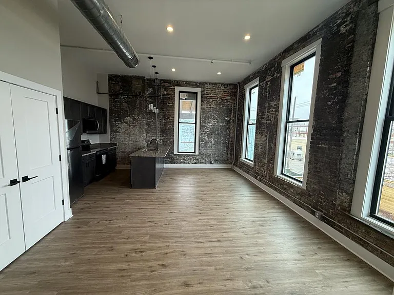 1108 N Water St — Photo 3