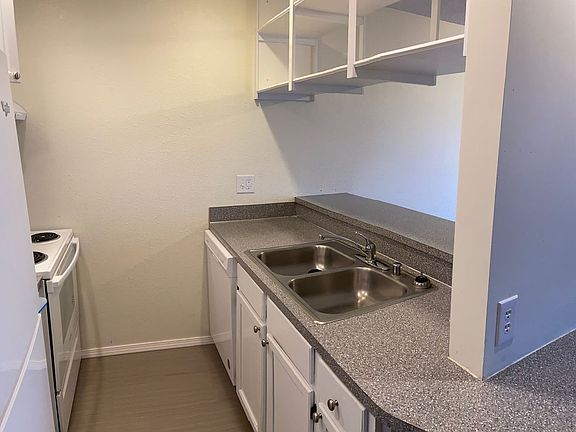 4th image of 615 N State St Unit 101