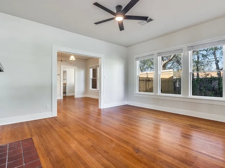 631 N Van Buren Ave — Photo 5