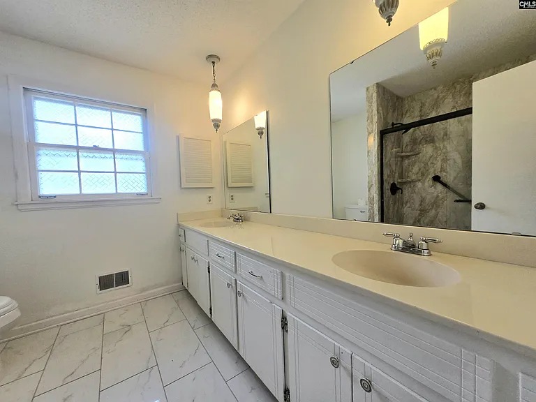 77 Northlake Rd — Photo 26