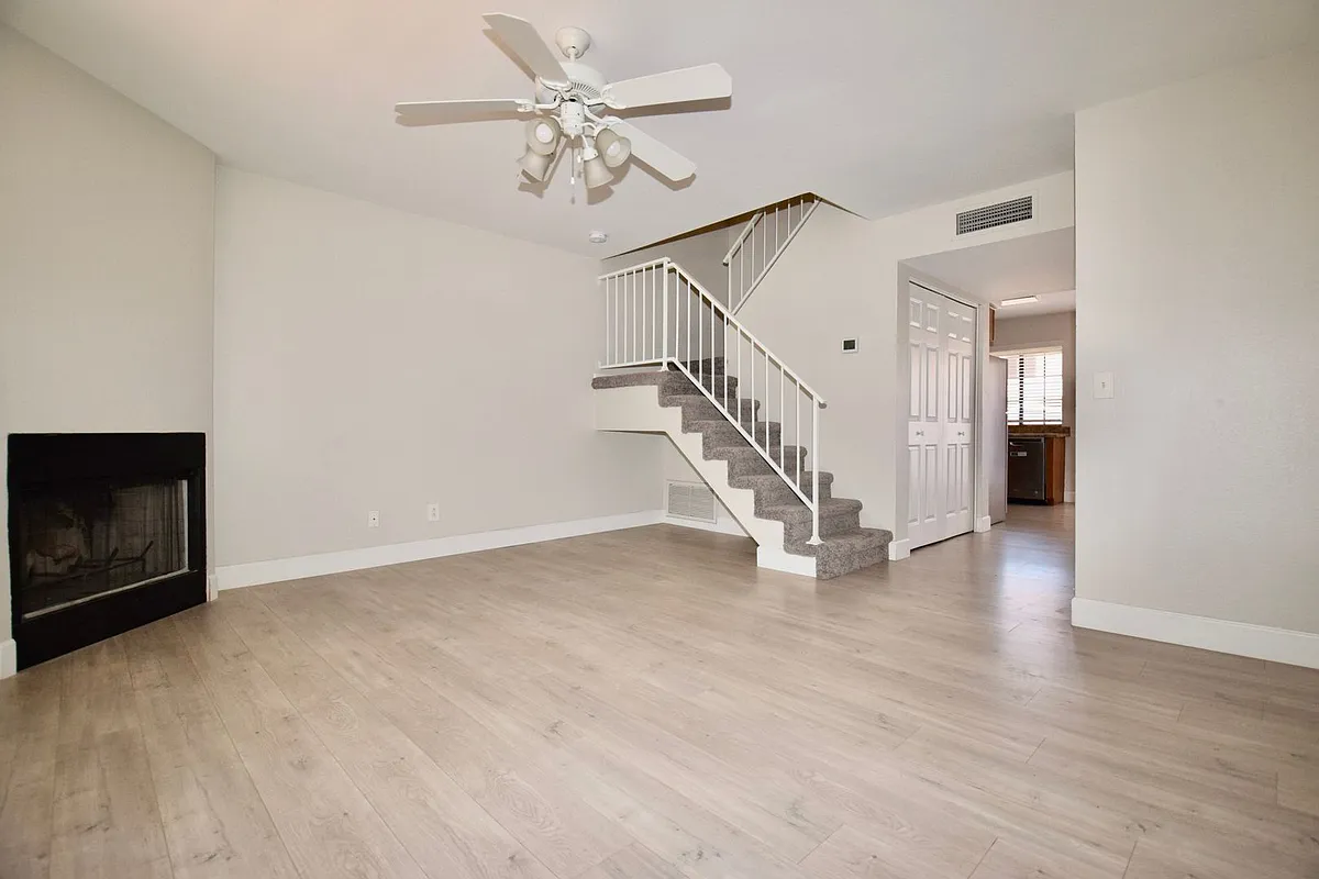 Building Photo - 921 W University Dr #1215