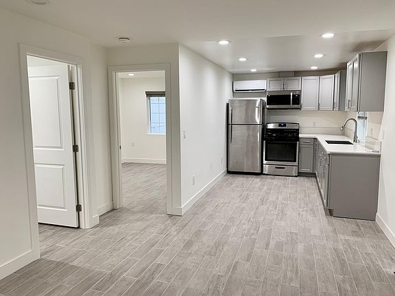 4th image of 616 E Avenida De Las Flores #A