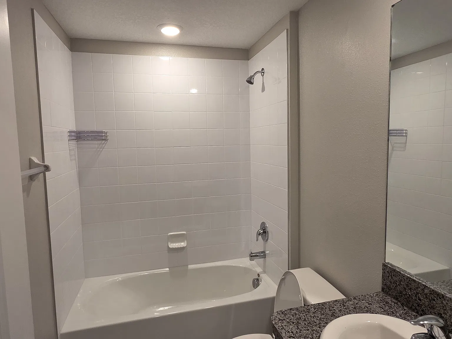 3 bed, 2.0 bath, 1540 sqft, $2,300 — Photo 3