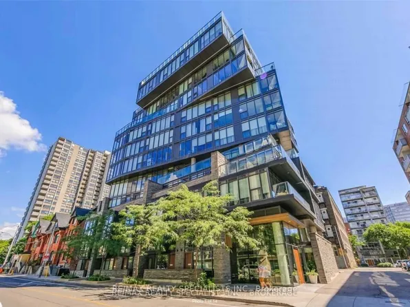 15 Beverley St #905, Toronto, ON M5T 0B3