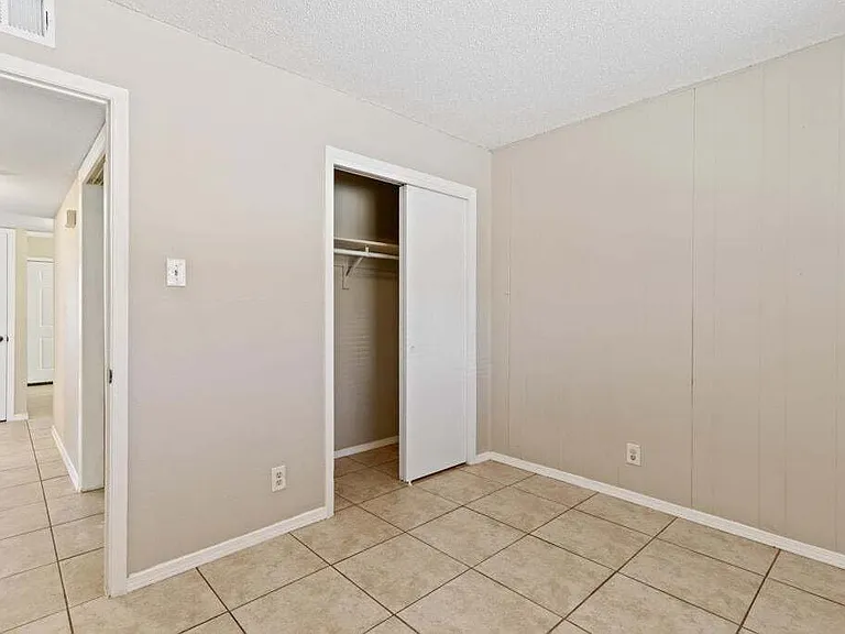 304 Carnival Dr — Photo 29