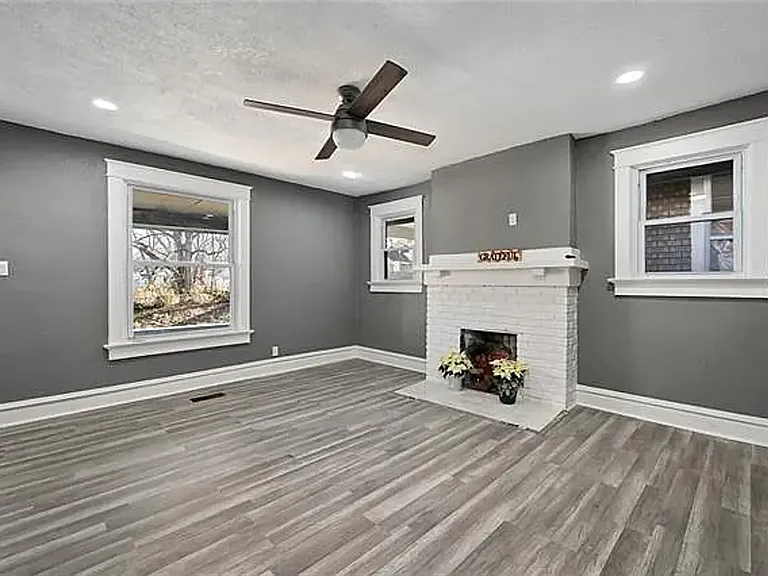 2614 Indiana Ave — Photo 5