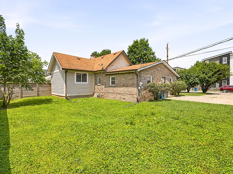 2061 Bellefontaine St — Photo 24