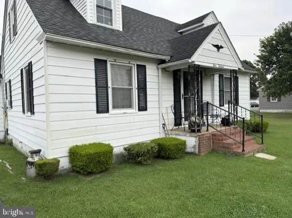 413 Chestnut St, Hebron, MD 21830