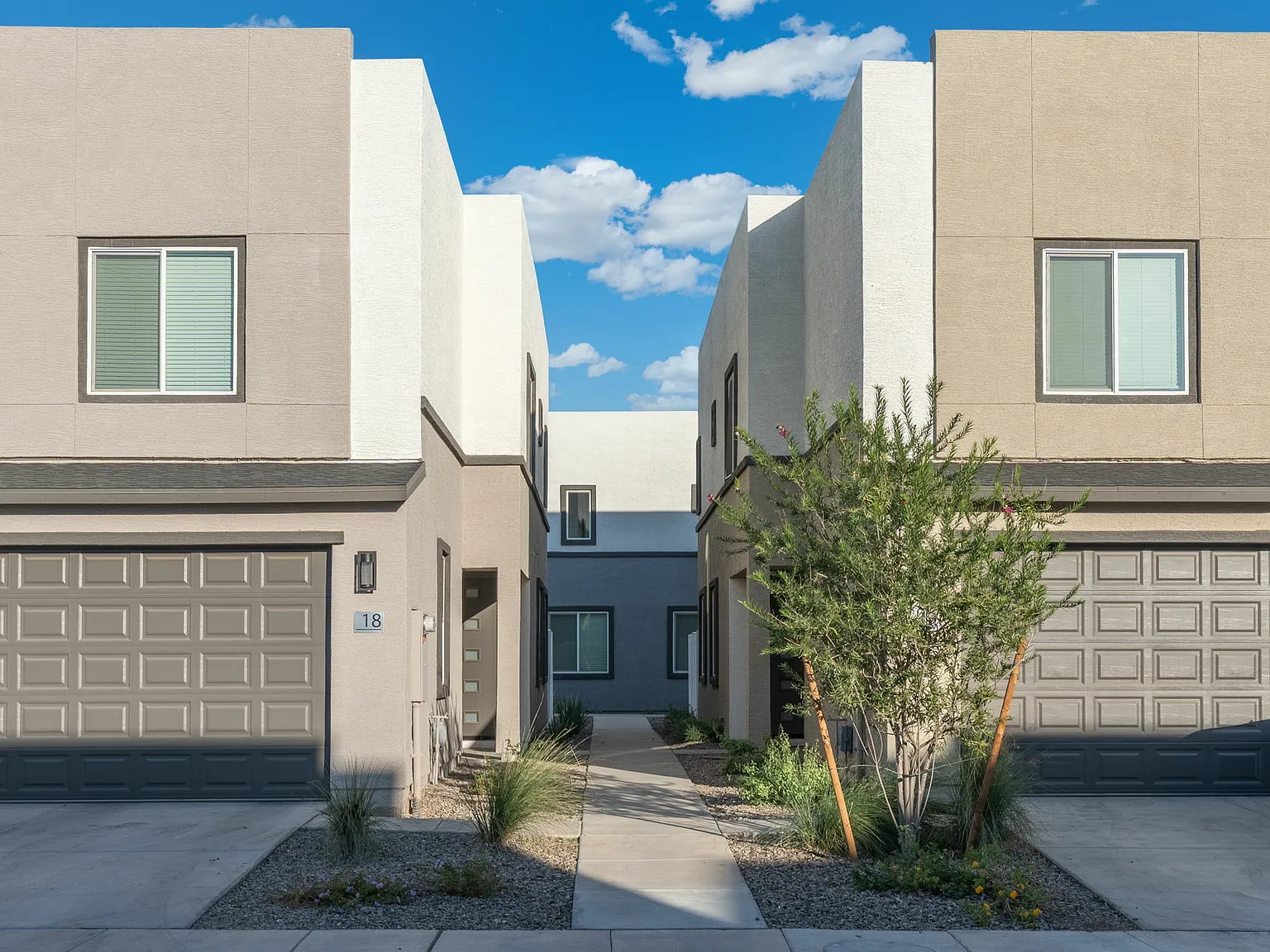 Raymond Place Townhomes — Photo 1