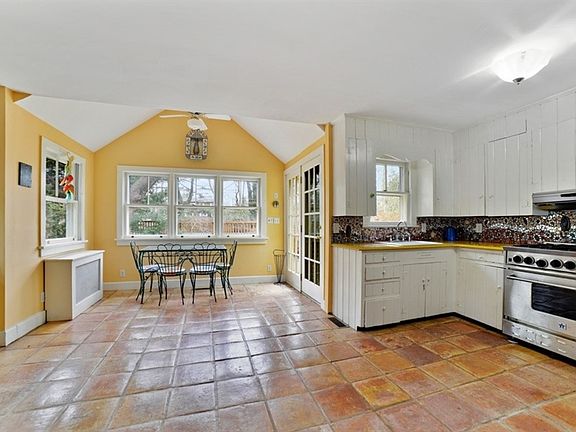 5th image of 22 Bishop Ave