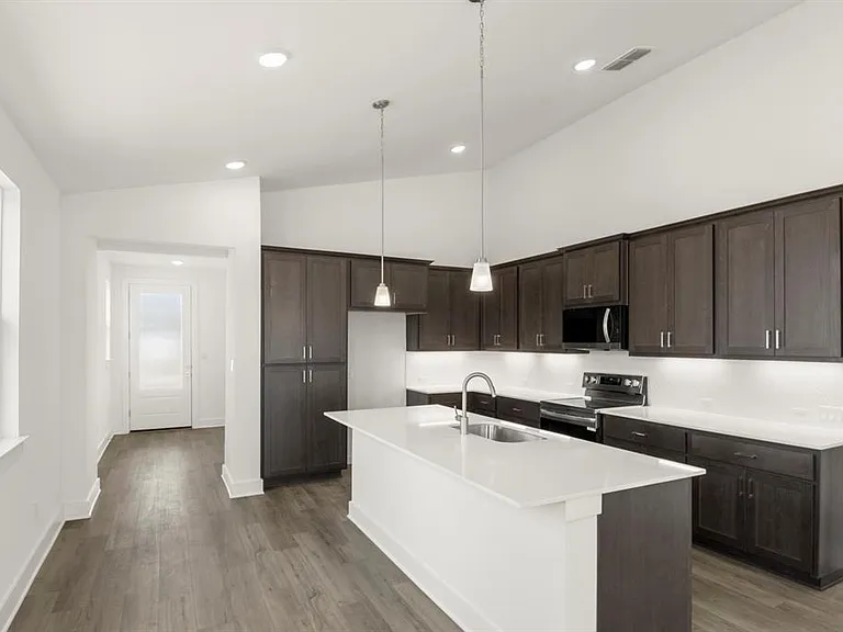 1012 Yaupon Holly Dr — Photo 16