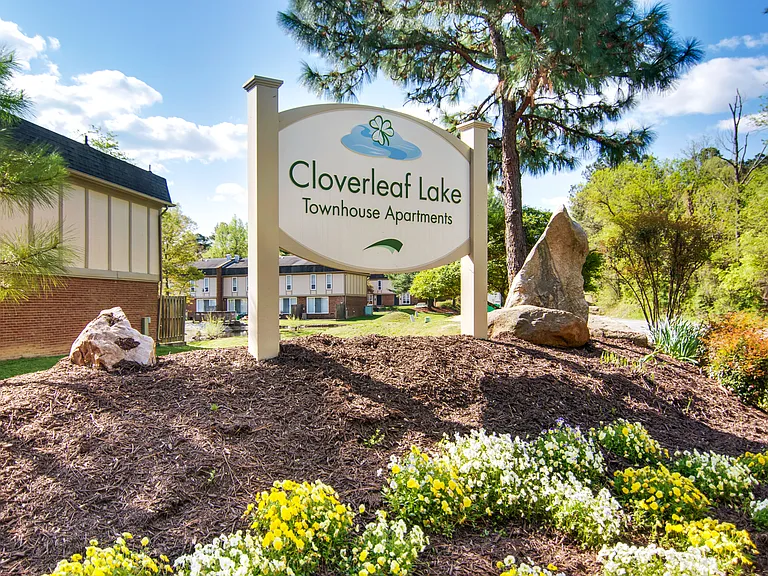 Cloverleaf Lake Townhouse Apartments — Photo 15