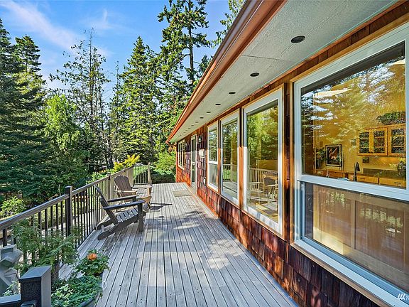 3rd image of 718 Shelter Bay Dr