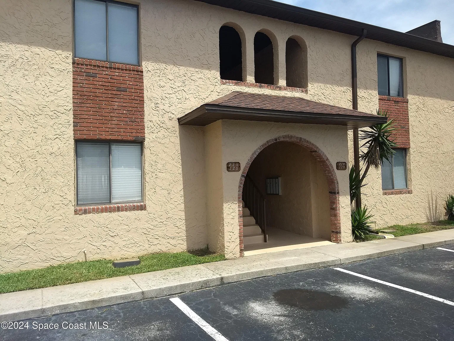 3 bed, 2.0 bath, 1220 sqft, $1,700 — Photo 1