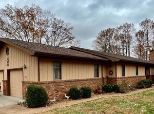 36 E New Thompson Lake Rd, Carbondale, IL 62901