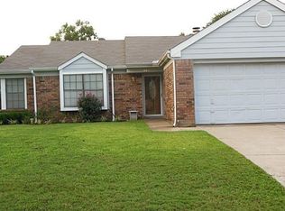 403 Rosemary Ln, Euless, TX 76039