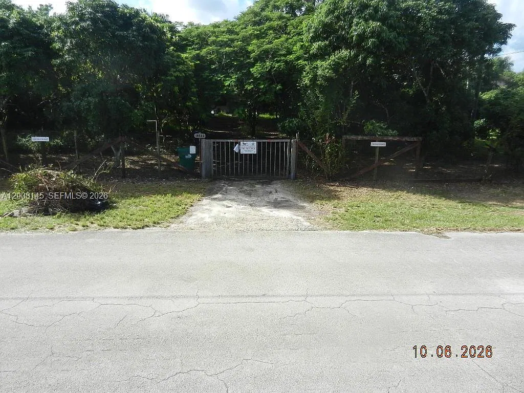 5 bed, 3.5 bath, 3391 sqft, $5,000 — Photo 1