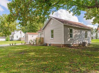 102 Oscar St, Lincoln, IL 62656