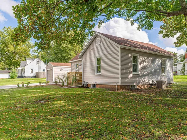 102 Oscar St, Lincoln, IL 62656