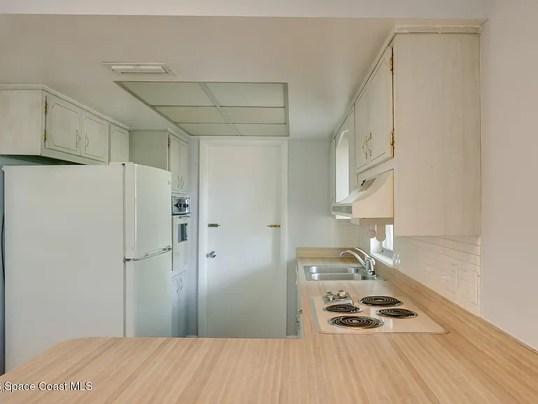 300 Amherst Ave — Photo 8