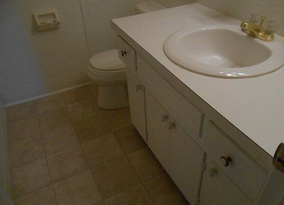 5th image of 206 Oakwood Cir