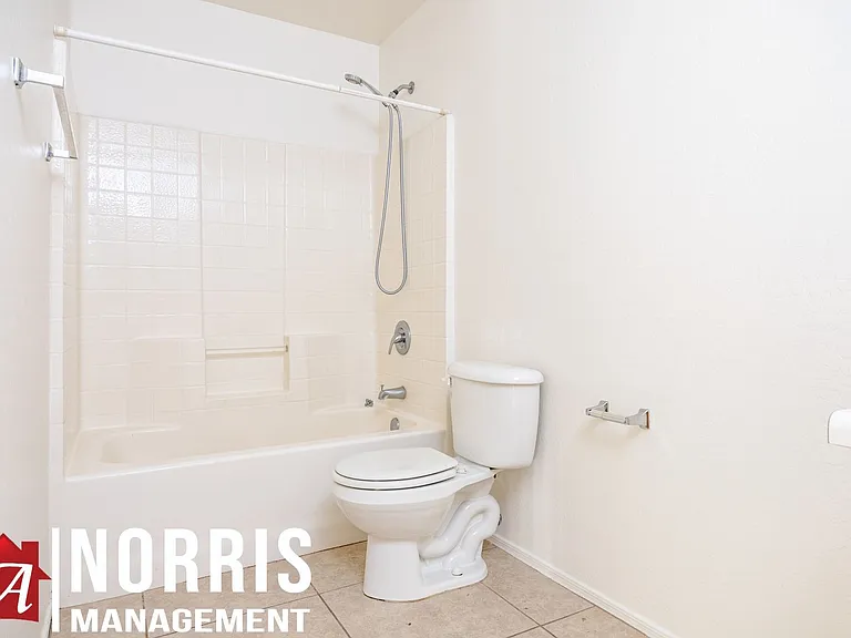 1632 E Cardinal Dr — Photo 17
