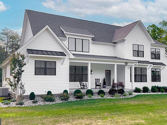 3rd image of 40095 Greentree Dr
