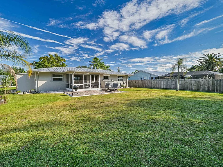28178 Sunset Dr — Photo 4