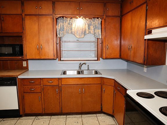 3rd image of 709 Mulkey Ln