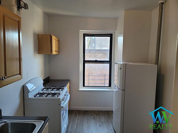 5th image of 1487 Teller Ave #2G