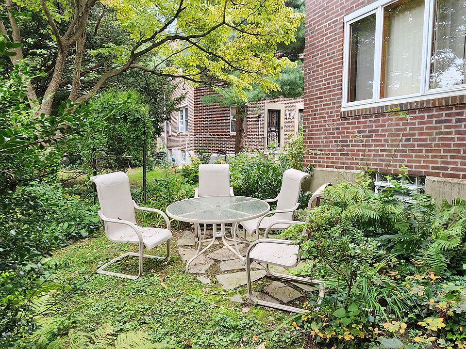 Front patio and yard