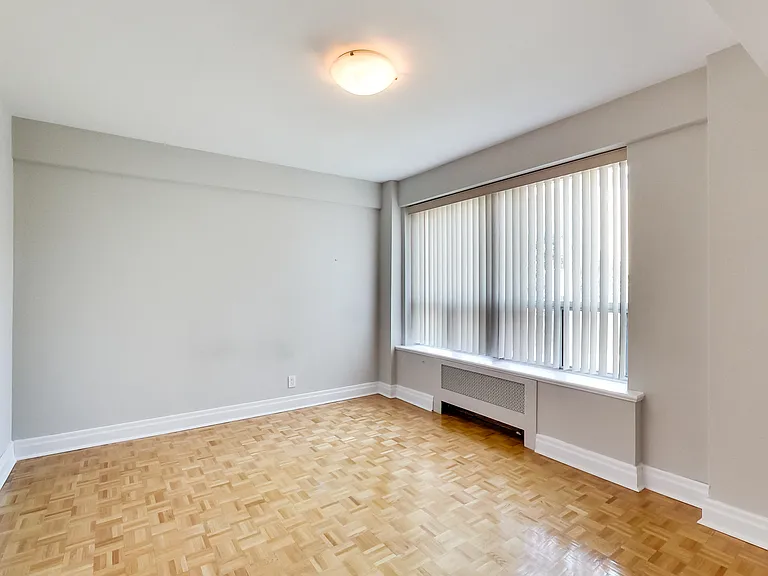 2100 Bathurst St #308 — Photo 60