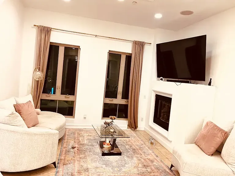 67 Vantis Dr — Photo 1