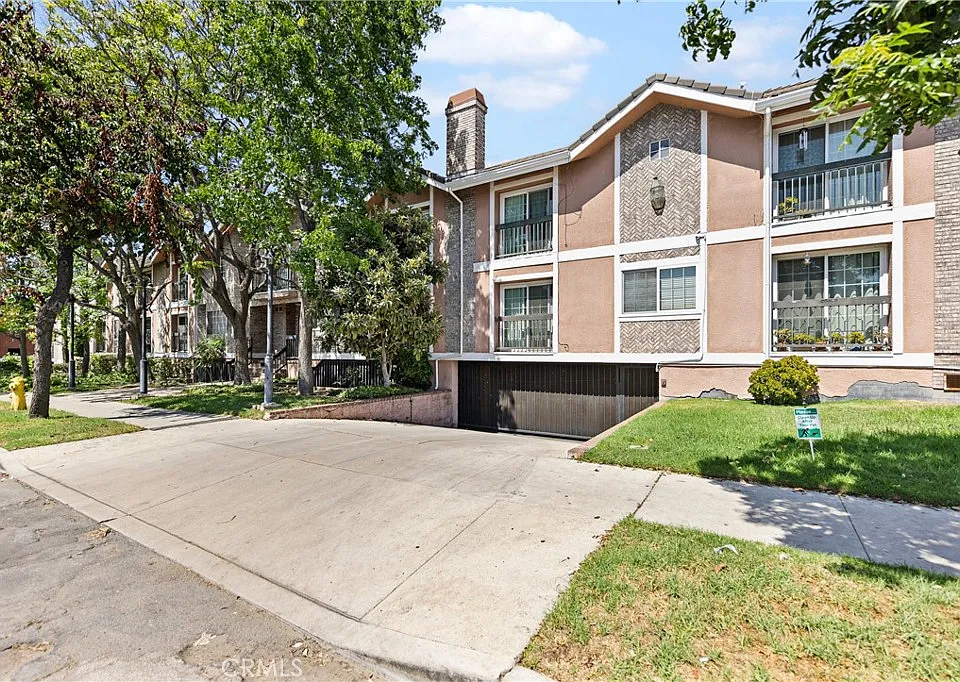 147 W Acacia Ave #122