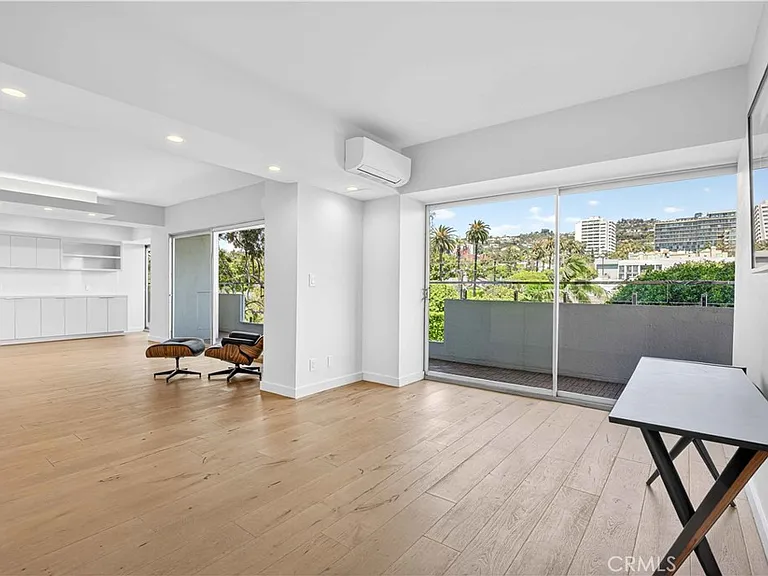 838 N Doheny Dr #505 — Photo 16