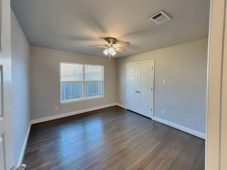 2828 Livingston Ave — Photo 11
