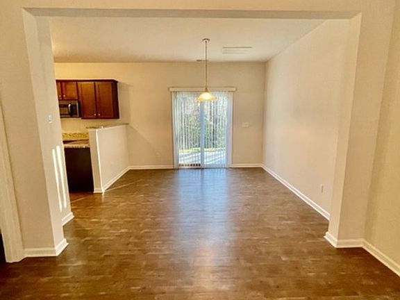 3rd image of 302 Village Creek Way