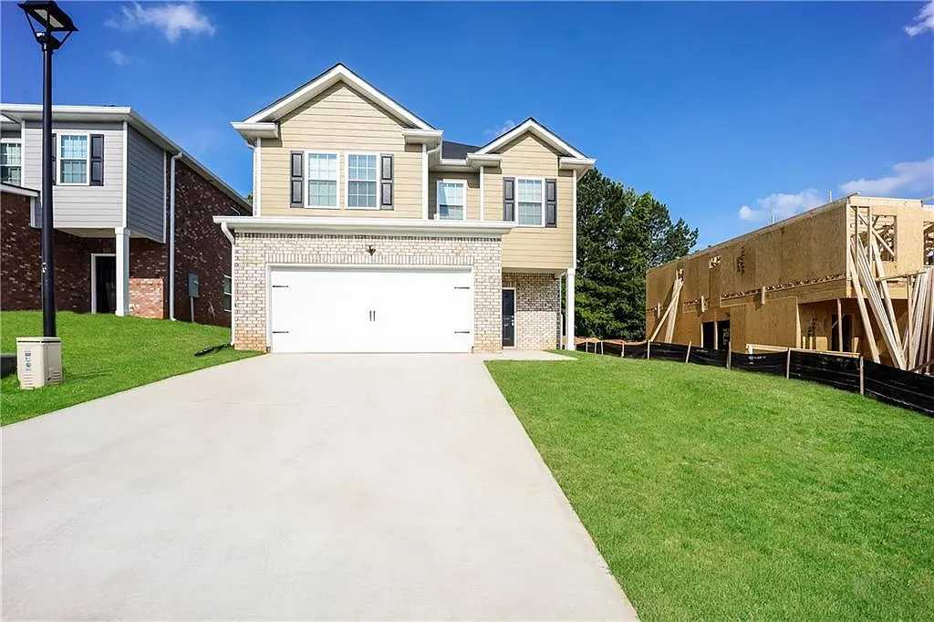 4 bed, 2.5 bath, 2173 sqft, $2,415 — Photo 1