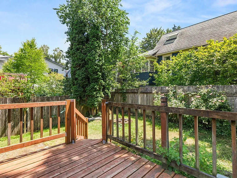 2708 SE Clinton St — Photo 37