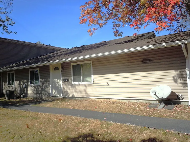 1809 Sir Lancelot Dr — Photo 2