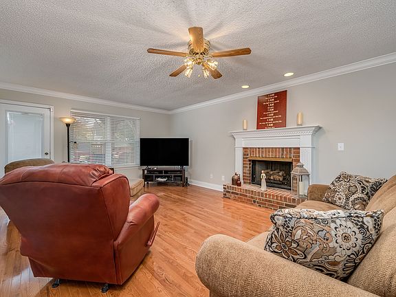 5th image of 1331 Sycamore Dr