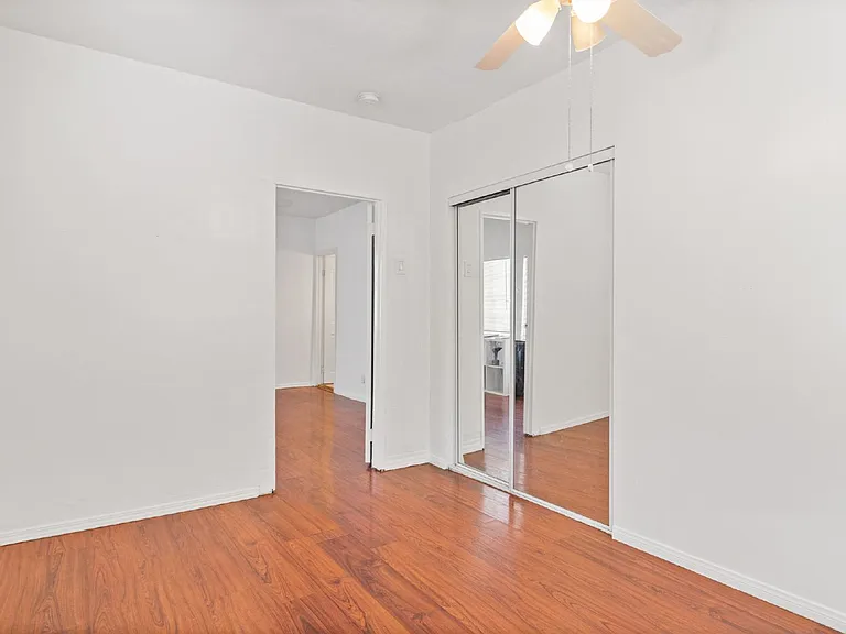 331 W 13th St — Photo 10