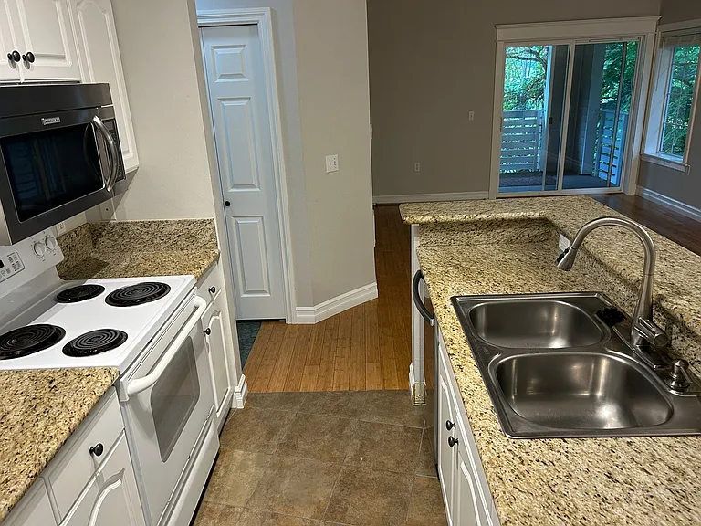 801 Rainier Ave N #B309 — Photo 20