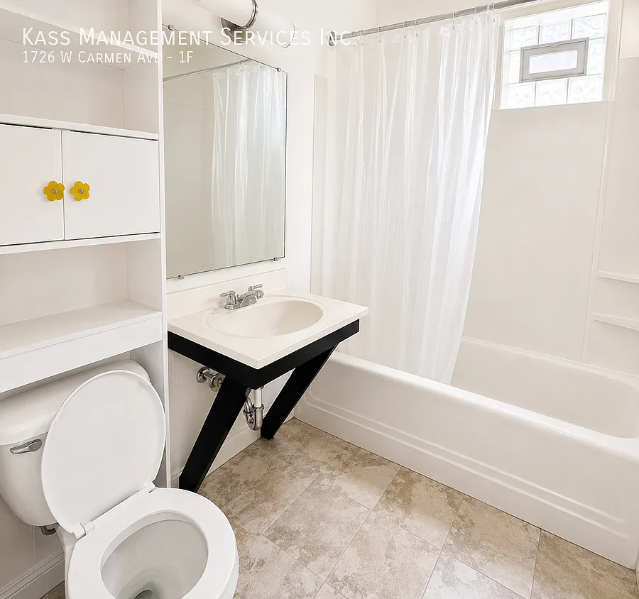 Beautiful 4 bed 2 bath Carmen Avenue Gem Near Andersonville — Photo 4