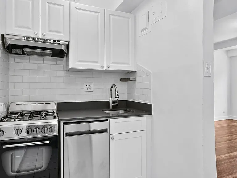 253 W 72nd St #1512 — Photo 8