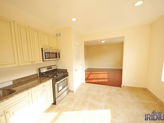 3rd image of 56 S Walnut St APT 101