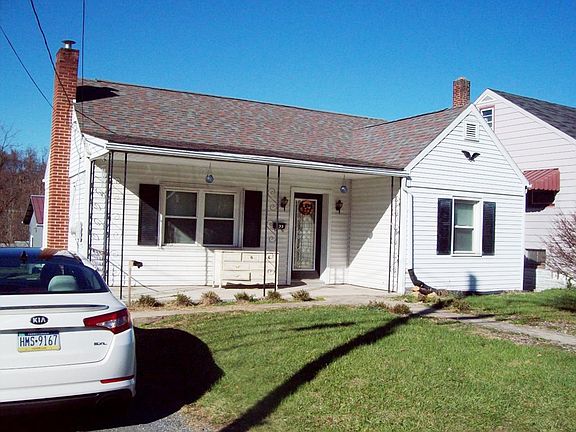 2nd image of 833 E Walnut St