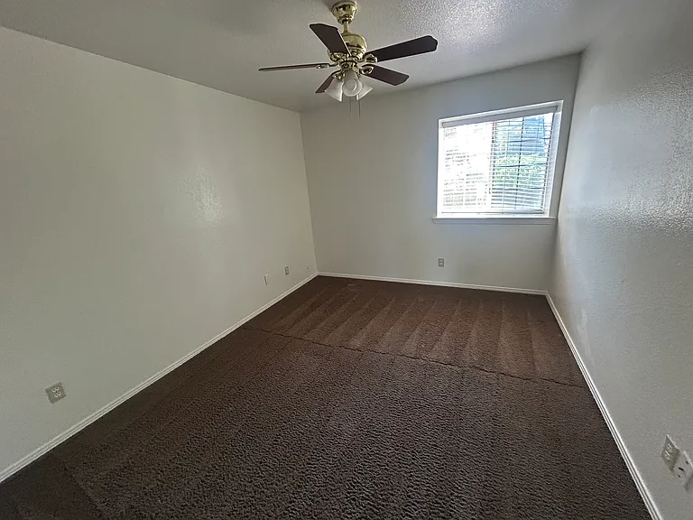 974 E Buckhill Rd — Photo 7