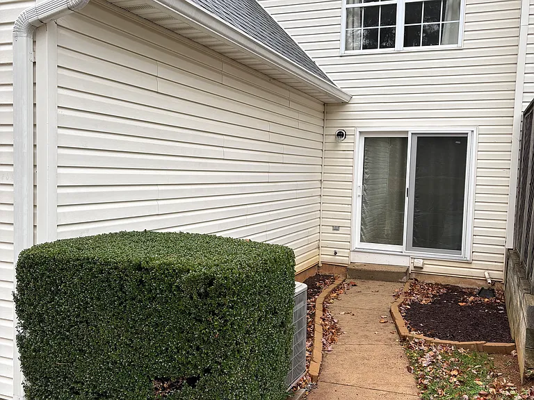 305 Mount Royal Ave — Photo 4