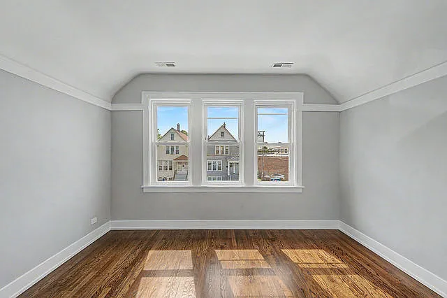 3 bed, 1200 sqft, $2,250 — Photo 3